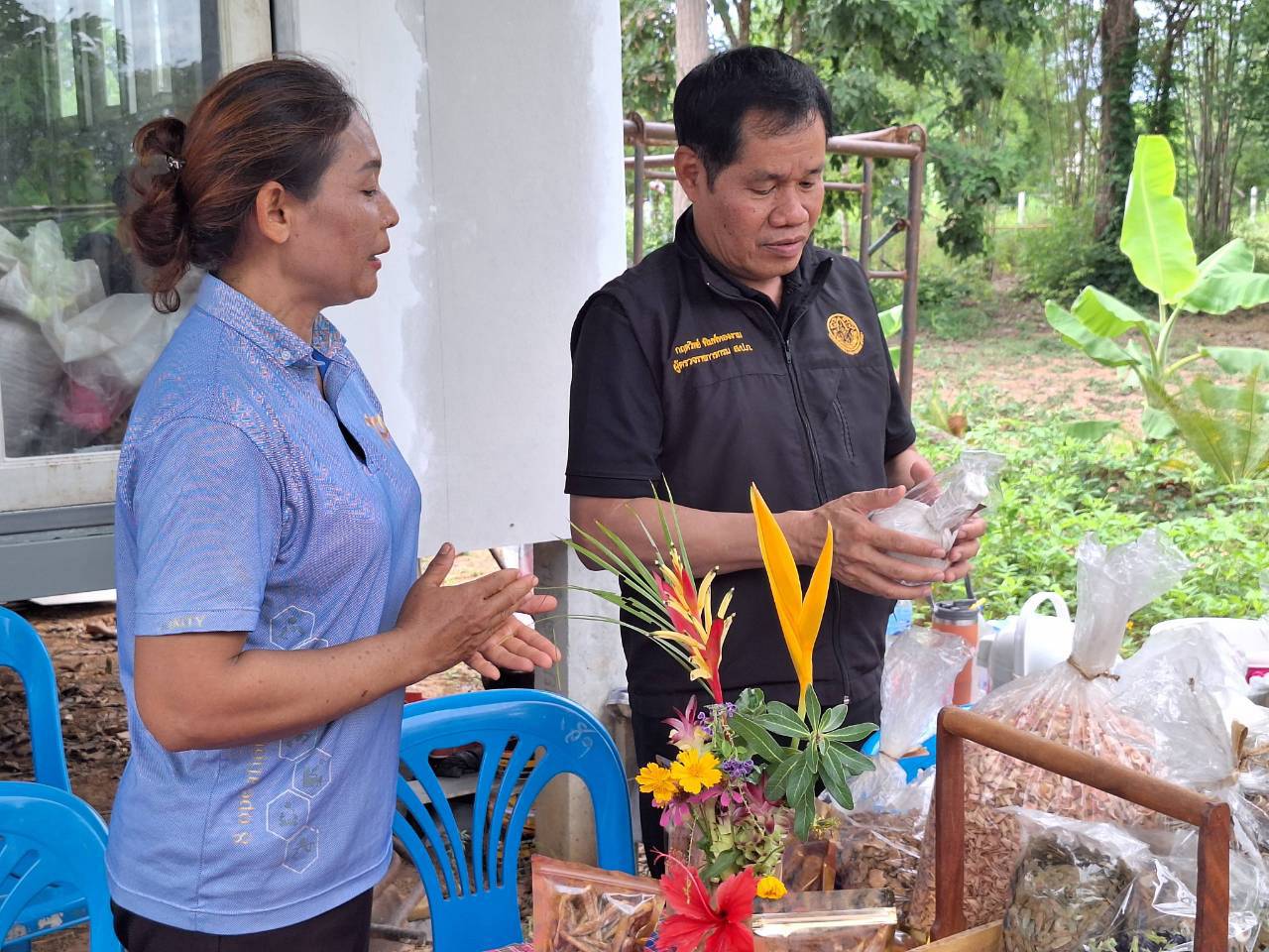 title - ผู้ตรวจราชการ ส.ป.ก. ลงพื้นที่จังหวัดขอนแก่น ประชุมติดตามความก้าวหน้าผลการดำเนินงาน พร้อมตรวจเยี่ยมให้กำลังใจกลุ่มวิสาหกิจชุมชนสมุนไพรไผ่คำ 39 